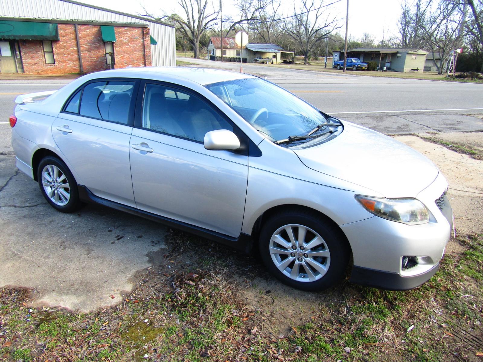 2010 Silver Toyota Corolla Base 4-Speed AT (2T1BU4EEXAC) with an 1.8L L4 DOHC 16V engine, Automatic transmission, located at 15016 S Hwy 231, Midland City, AL, 36350, (334) 983-3001, 31.306210, -85.495277 - Photo #0